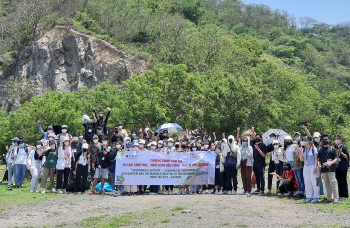 Hơn 210 sinh viên ngành Cử nhân Quản trị du lịch và khách sạn Đại học RMIT đã tham gia vào chiến dịch dọn rác ở Vũng Tàu.